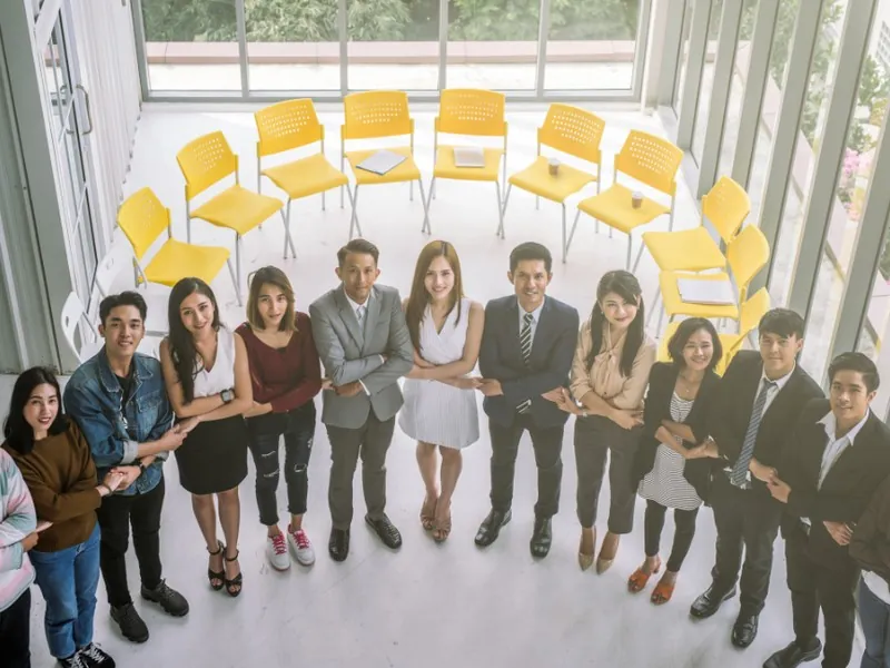 金币、计算器和时钟，象征789老虎机游戏中的资金和时间管理